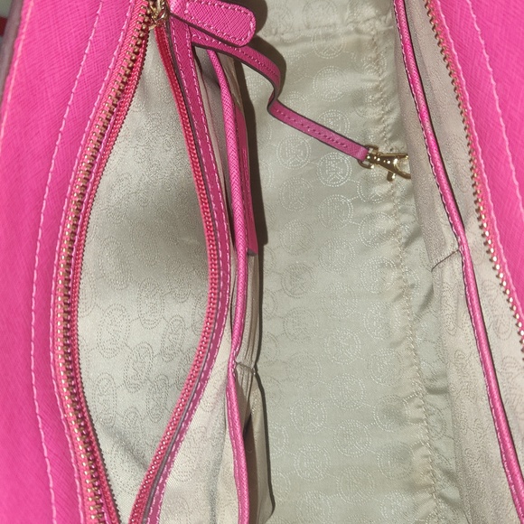 💥2/$125💥 Michael Kors Selma Saffiano Bag - Picture 16 of 17